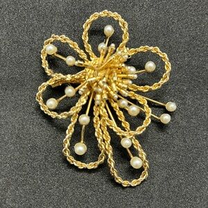 1564 COROCRAFT Vintage Gold Plated and Pearl Floral Brooch